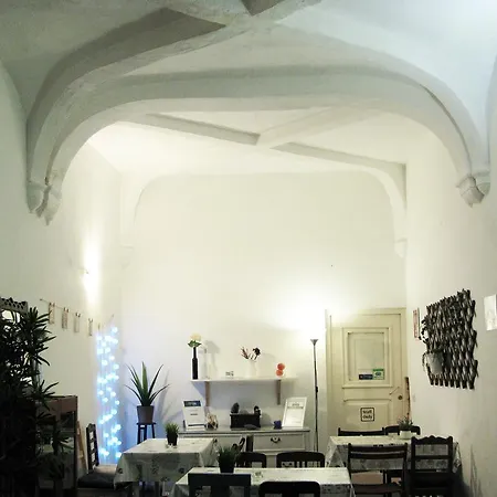 Johnie's Place & * Lisbon