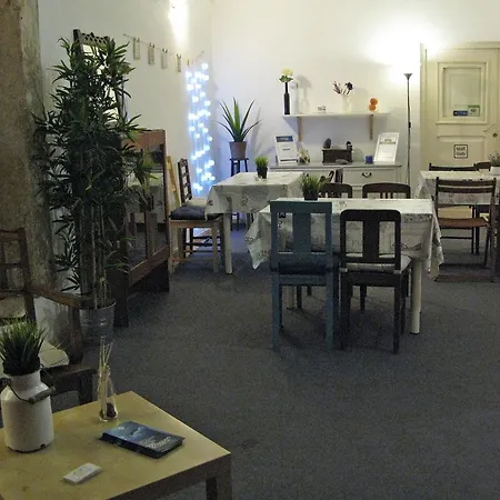 Hostel Johnie's Place & Suites *