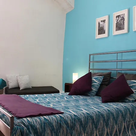 旅馆 Johnie's Place & Suites *