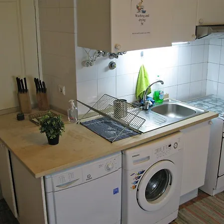 Johnie's Place & Suites *